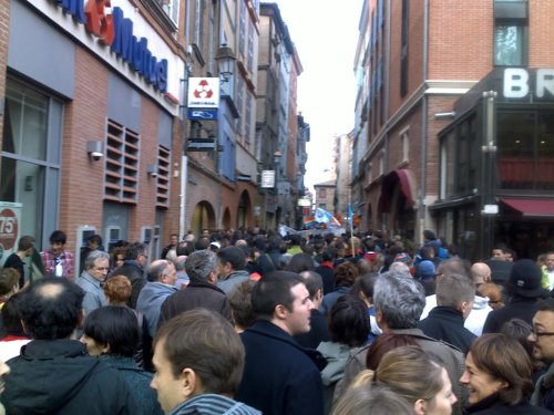 Die Demo für Gleichberechtigung in der Rue Saint-Rome auf dem Weg von Pl. Esquirol zum Capitole